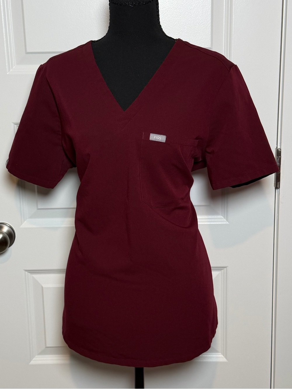 FIGS Catarina Burgundy One-Pocket Scrub Top Large